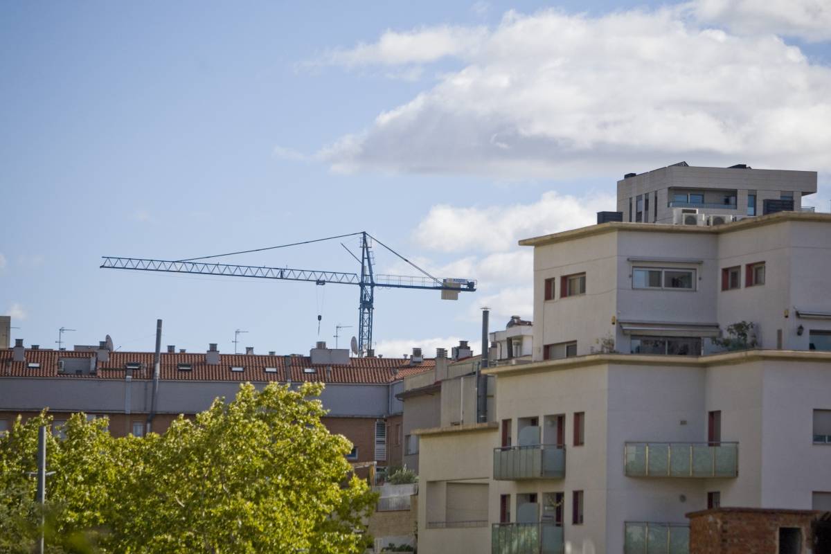 Pisos en construció al barri del Cementiri Vell de Terrassa - Nebridi Aróztegui