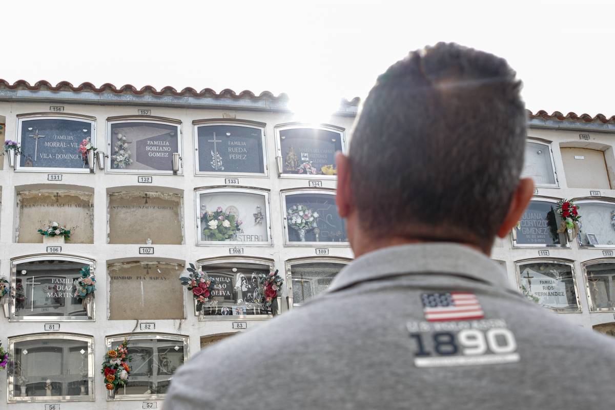 FOTOS | Record dels difunts a Terrassa pel dia de Tots Sants