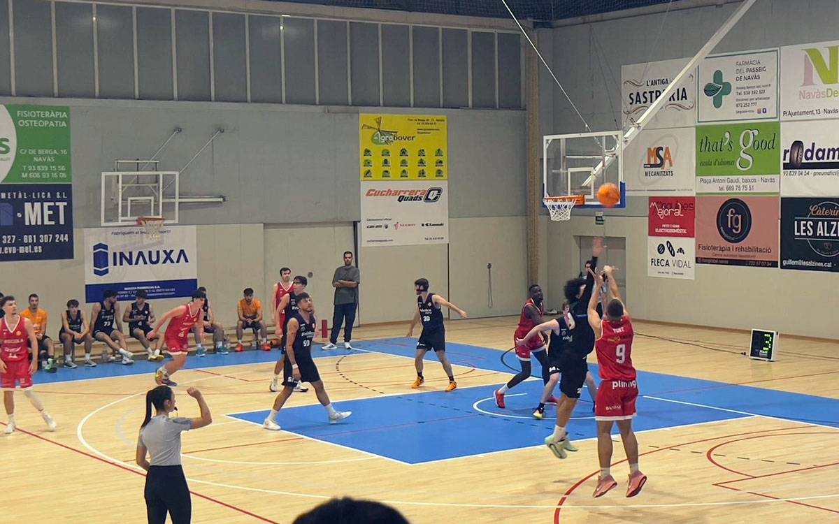 El CB Navàs Viscola continua invicte després d'una clara victòria contra La Muela (86-57)