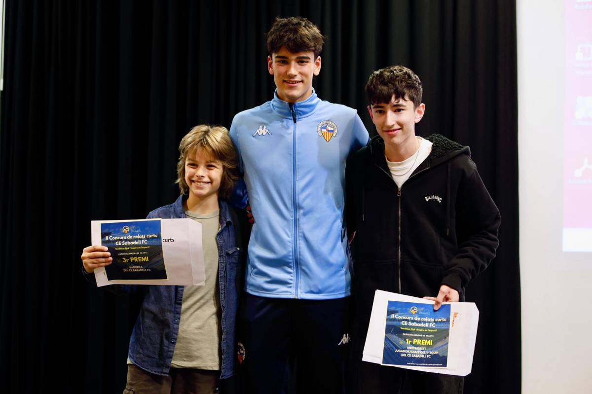 Els finalistes en la categoria infantil amb Mateo Vallina - Juanma Peláez Els finalistes en la categoria infantil amb Mateo Vallina