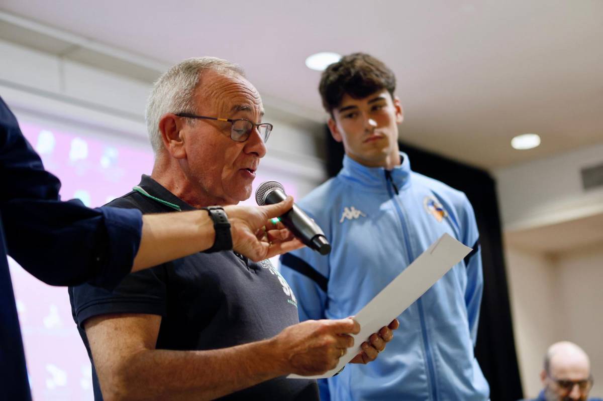 Josep Asensio, guanyador, llegint el seu relat - Juanma Peláez Josep Asensio, guanyador, llegint el seu relat