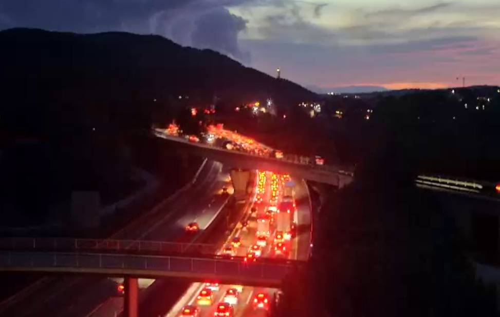 Retencions a les carreteres pel pont de Tots Sants