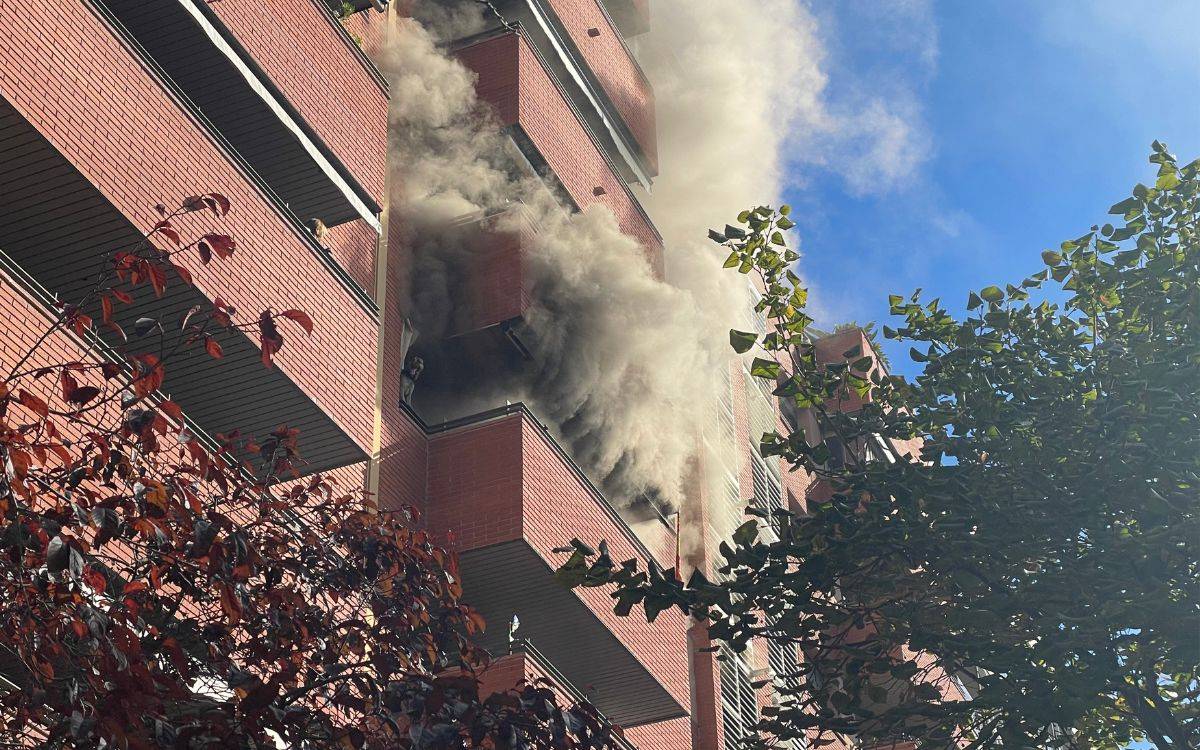Espectacular incendi en un pis a Valls