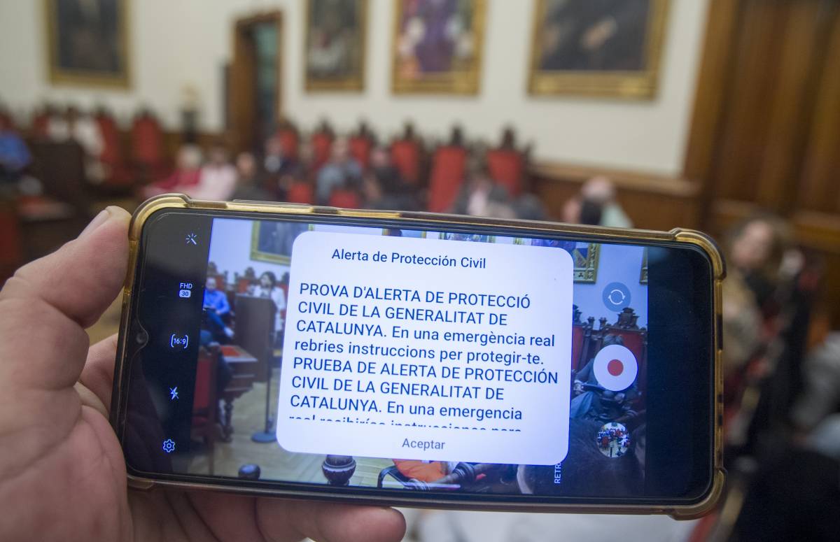 Terrassa registra 16 trucades al 112 durant la prova d’alerta, malgrat els avisos previs