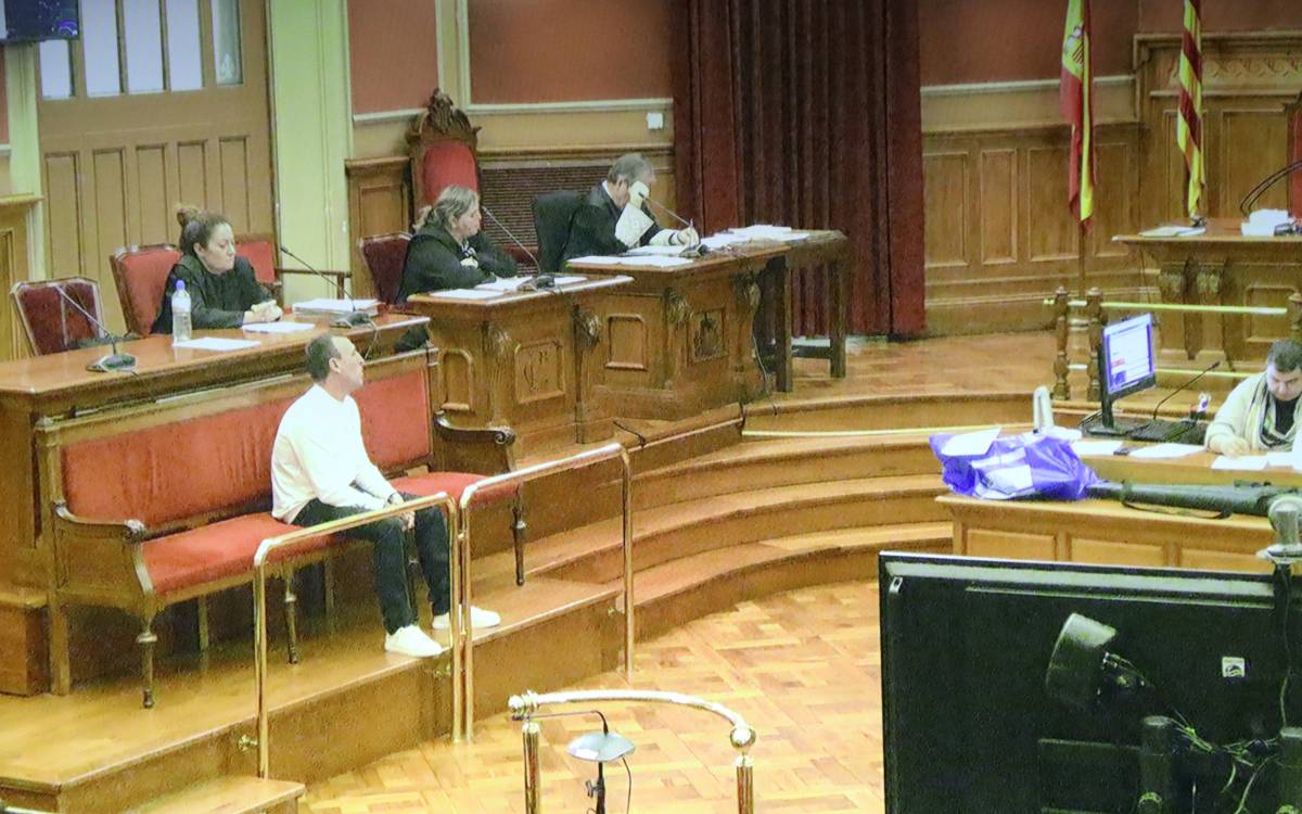 Comença el judici contra l`acusat d`haver assassinat a un menor a Sant Hipòlit de Voltregà. - ACN Comença el judici contra l`acusat d`haver assassinat a un menor a Sant Hipòlit de Voltregà.