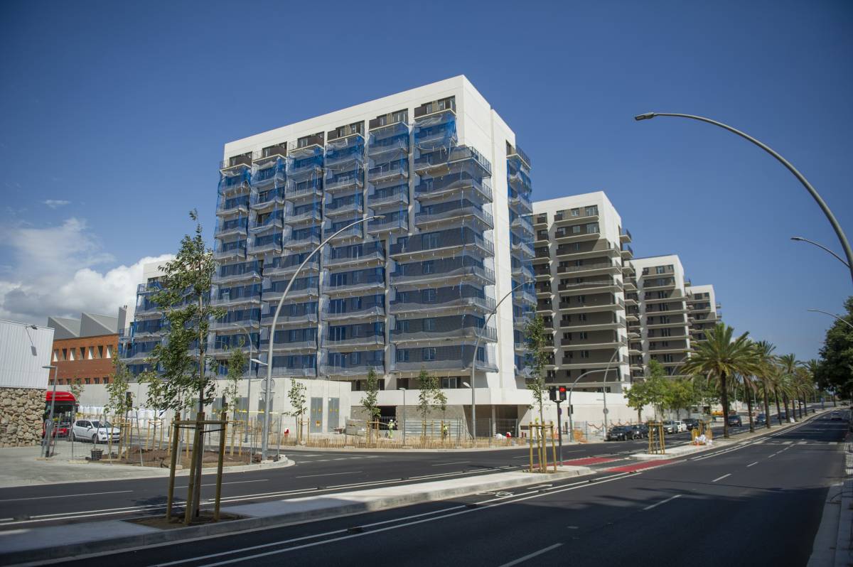 Acciona ven els 420 habitatges de l’antiga AEG