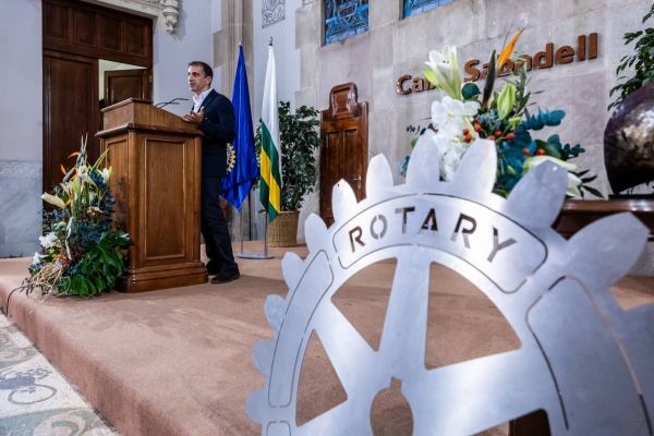 Rotary Club de Sabadell reconeix el perruquer avantguardista Alexis Ferrer amb el Premi Tenacitat 2025 