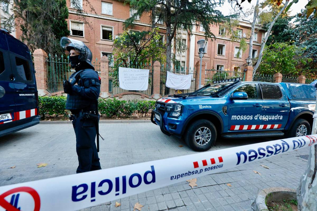 Pisos de la caserna de la Guàrdia Civil sent desallotjada - Juanma Peláez Pisos de la caserna de la Guàrdia Civil sent desallotjada