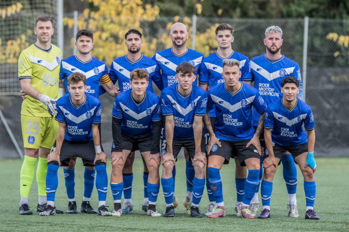 Al darrere, Jaume, Adrià, Abdel, Candi, Raül i Cèsar; al davant, Robert, Sergi Vendrell, Sergi Sánchez, Pau i Ilyas - Víctor Pisa Al darrere, Jaume, Adrià, Abdel, Candi, Raül i Cèsar; al davant, Robert, Sergi Vendrell, Sergi Sánchez, Pau i Ilyas