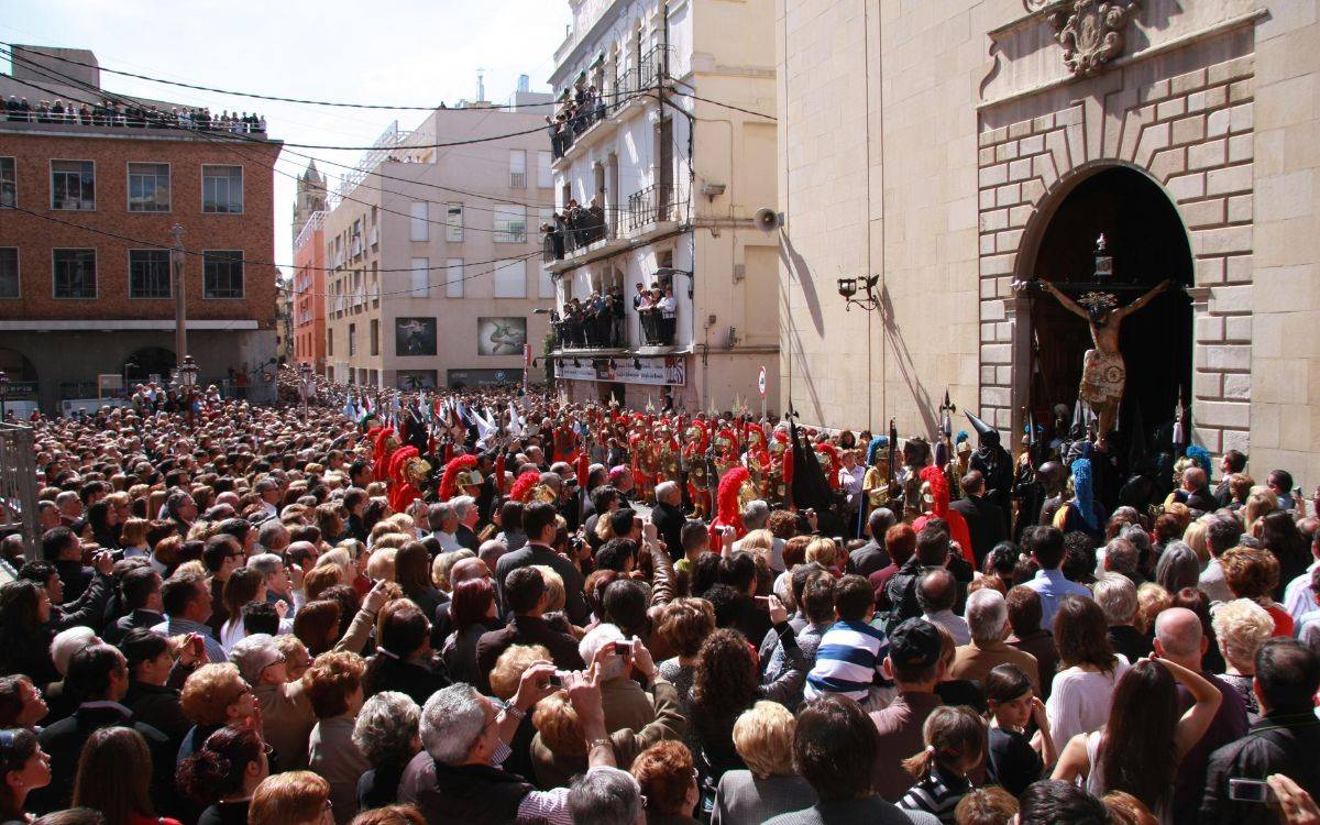 Els descontents de la Sang tanquen el temple en plena crisi amb l’Arquebisbat