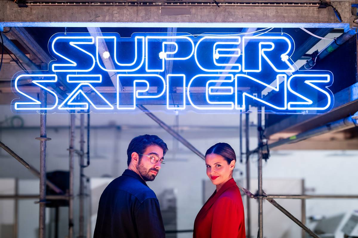 Enric Cambray i Marta Torné, a l'escenografia de l'obra Supersàpiens - Hugo Fernández 