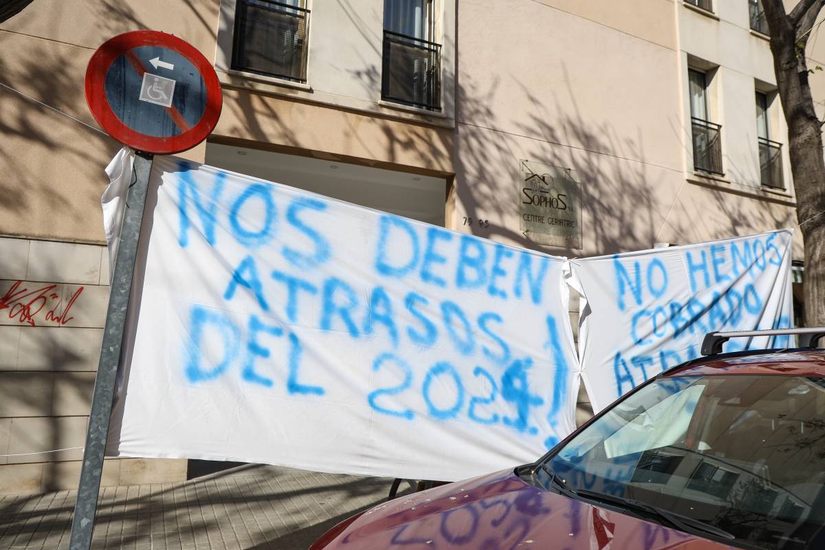 Pancartes pel deute a les treballadores d`una residència de Barberà