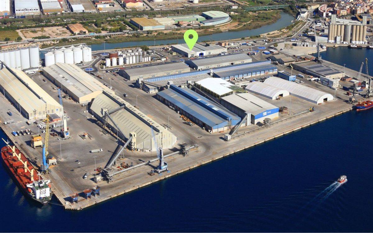 El Port reforça les cobertes de les naus on s’ubicarà la nova planta fotovoltaica del moll de Castella