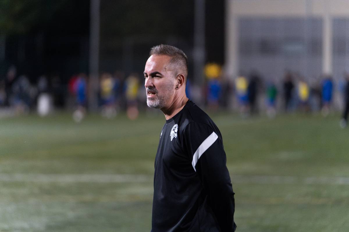 El Toni explicant un exercici de l`entrenament - David Chao El Toni explicant un exercici de l`entrenament