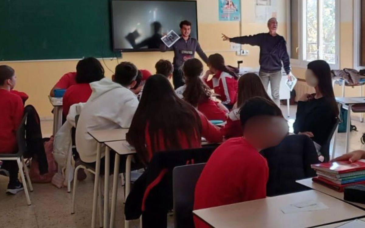 De la nau abandonada a l'aula: Una fotoperiodista i un jove migrant traslladen les seves històries a Montblanc