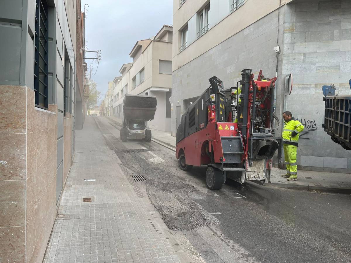 Comencen els treballs d'asfaltatge i pavimentació del carrer Viveret