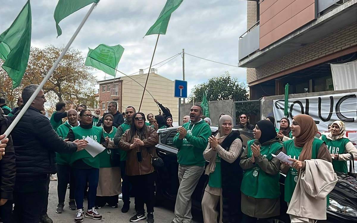 La PAHC atura el desnonament d'una família del Bloc 8 de Manresa