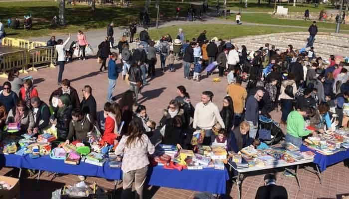 Venda de joguines al Parc de les Morisques