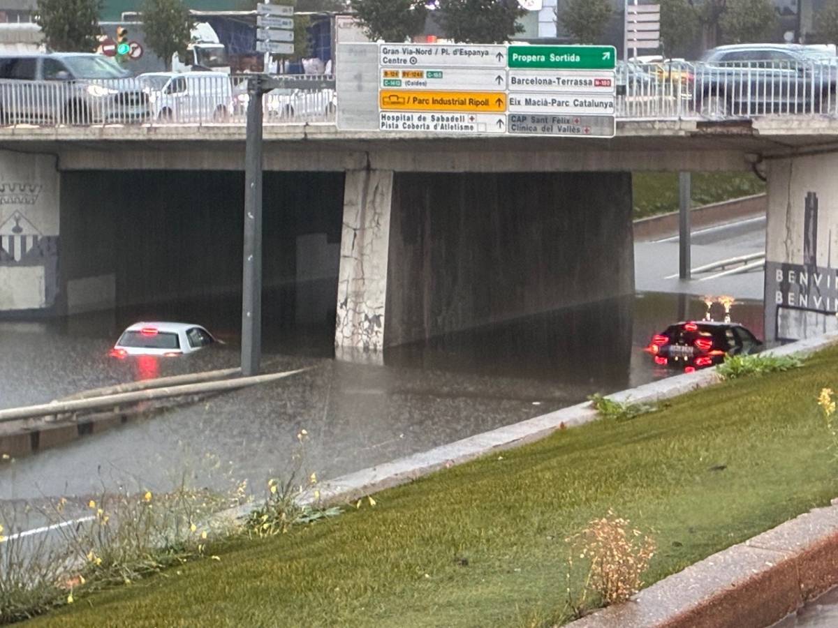 La pluja torrencial arriba a Sabadell - D.S. La pluja torrencial arriba a Sabadell