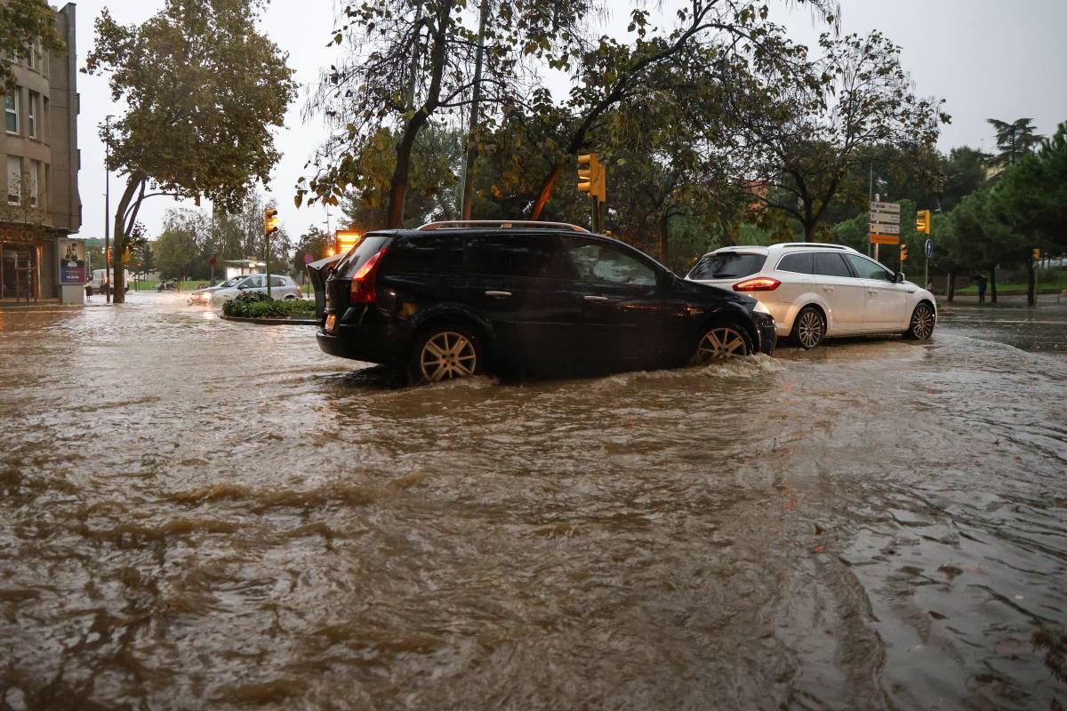 FOTOS | Les imatges de la pluja torrencial d'aquest dijous al matí a Sabadell