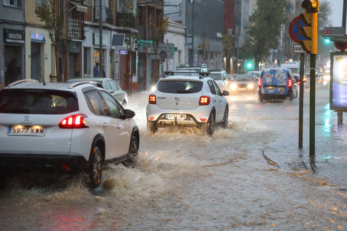 La pluja torrencial arriba a Sabadell - Víctor Castillo La pluja torrencial arriba a Sabadell