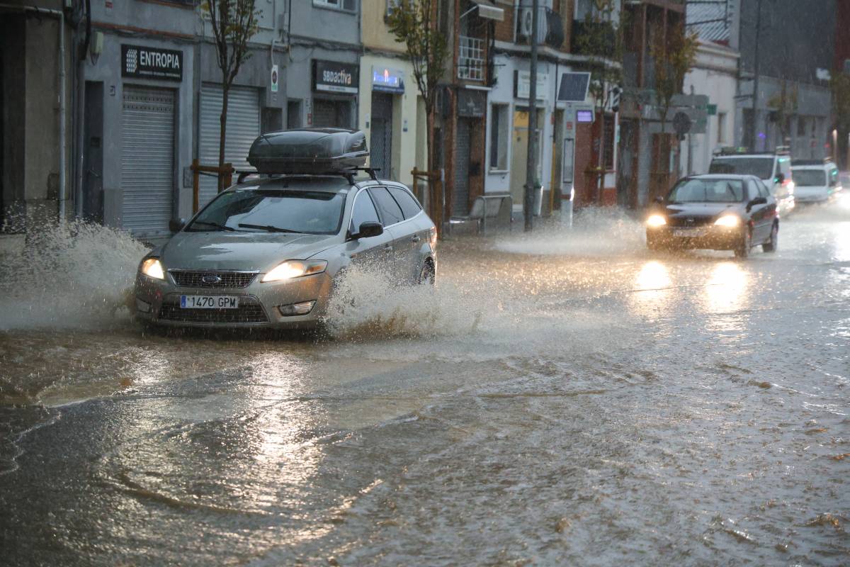 La pluja torrencial arriba a Sabadell - Víctor Castillo La pluja torrencial arriba a Sabadell