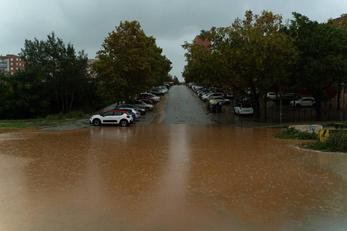VÍDEO | Les afectacions de les fortes pluges a Sabadell: talls de vies, equipaments tancats i afectacions al transport públic