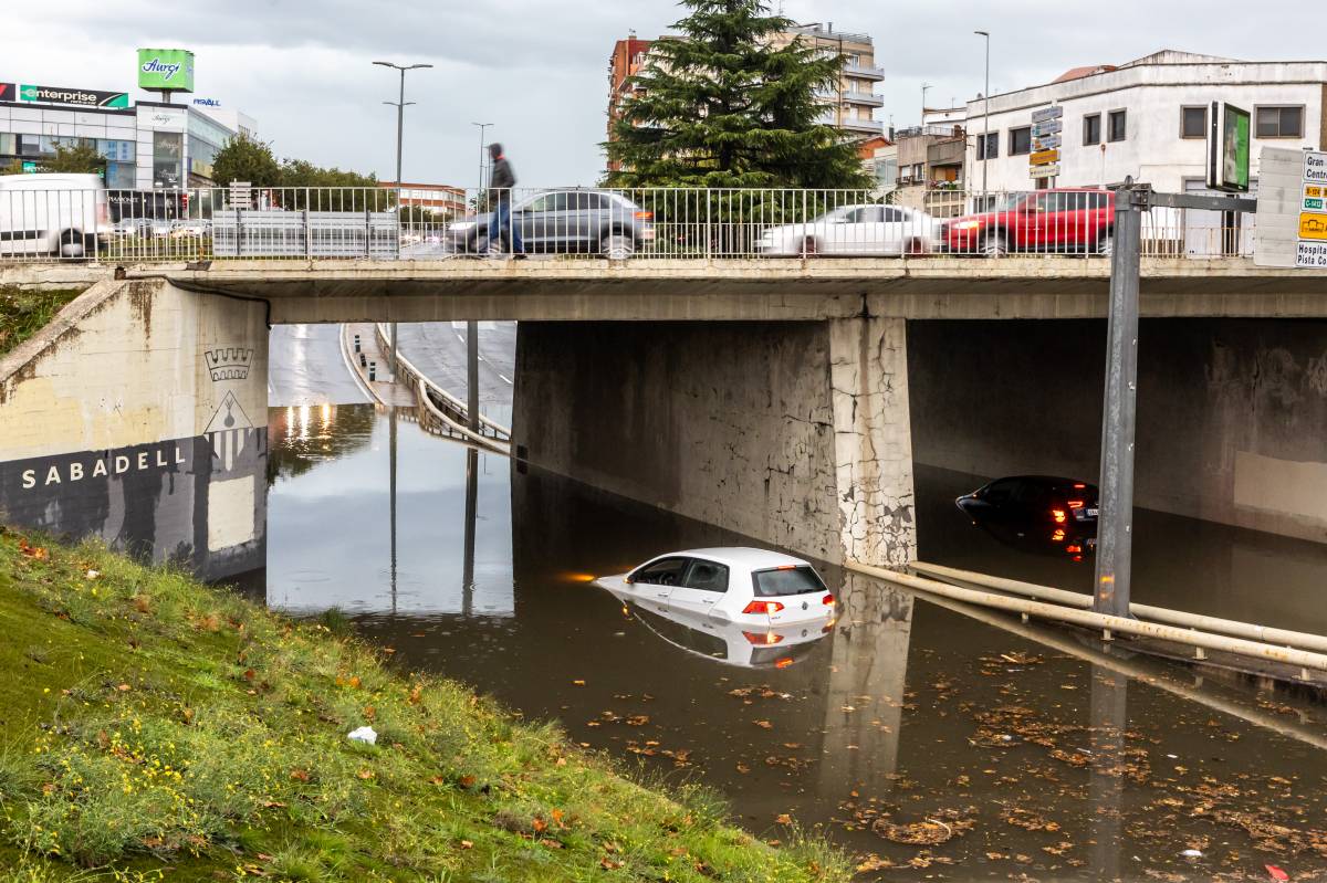 FOTOS | Les imatges de la pluja torrencial d'aquest dijous al matí a Sabadell
