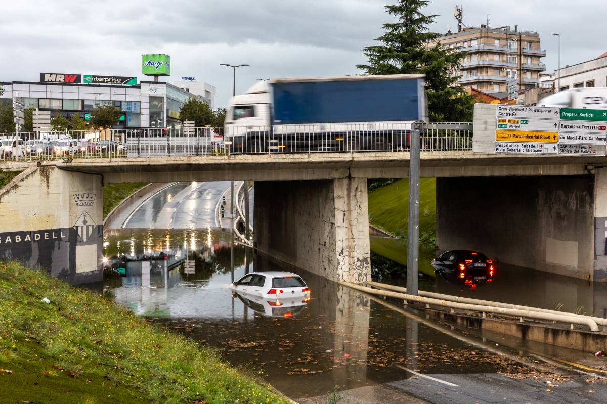 La pluja torrencial arriba a Sabadell - Víctor Castillo La pluja torrencial arriba a Sabadell