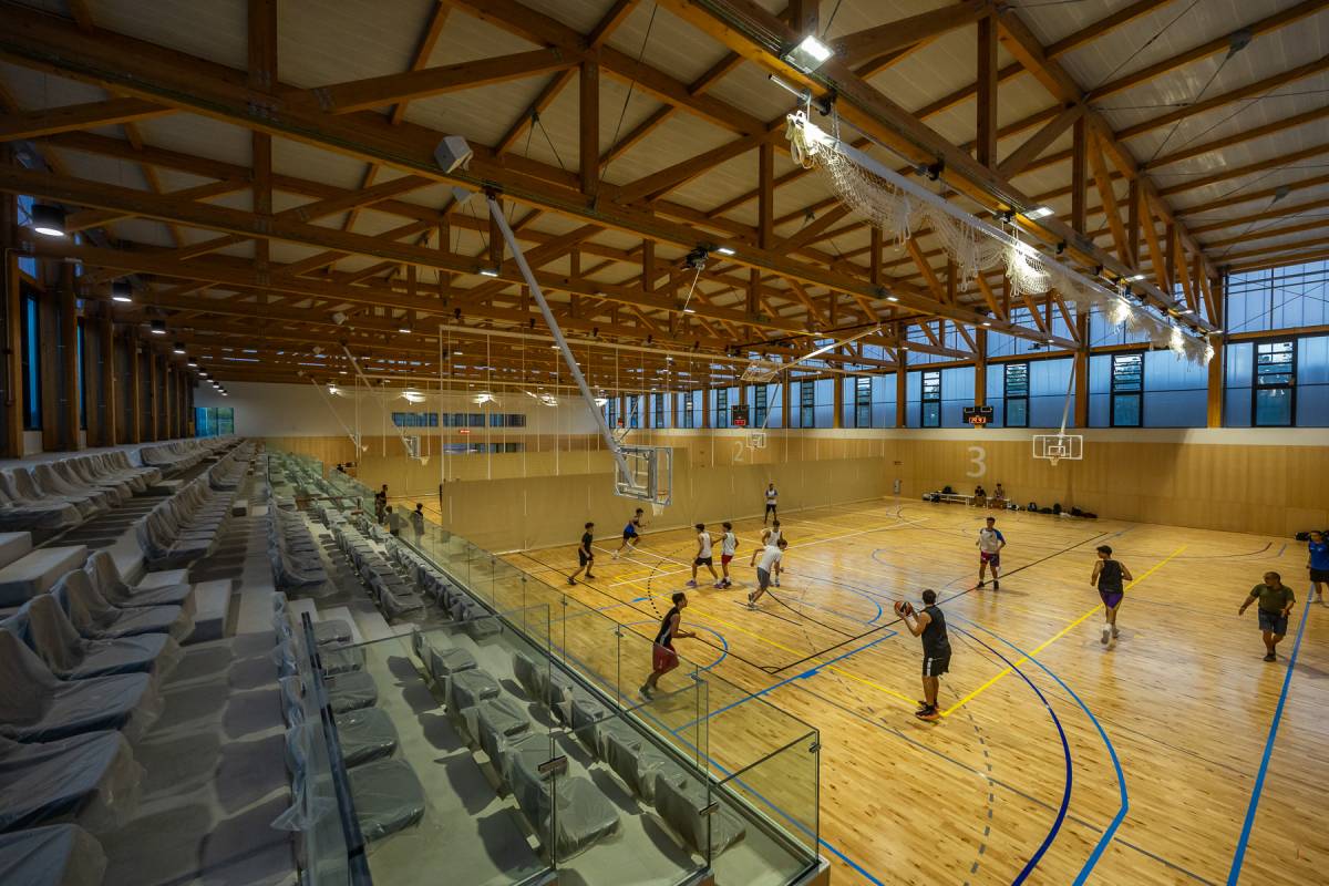 Activitat esportiva, dins l`equipament - Juanma Peláez Activitat esportiva, dins l`equipament