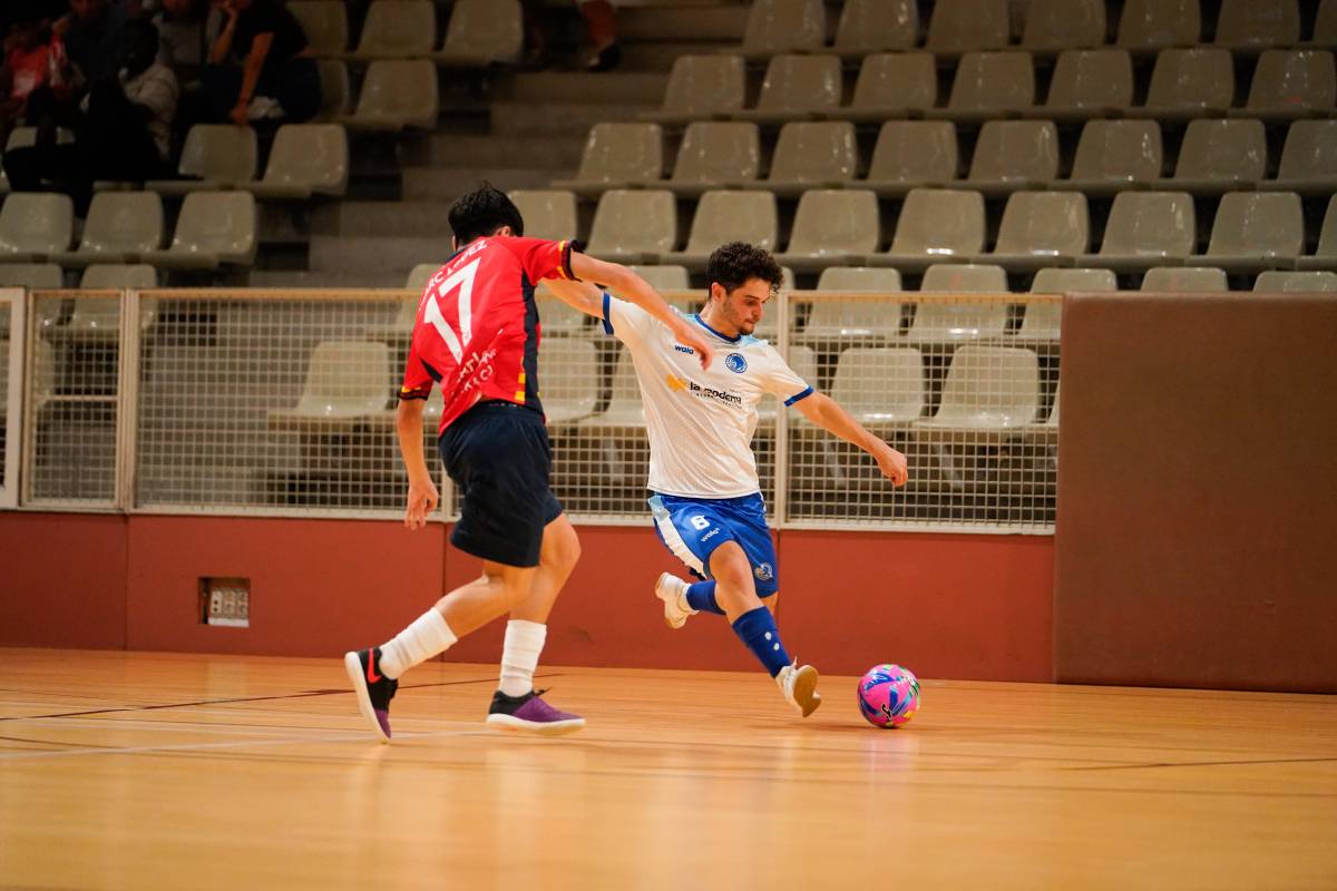 Un partit del Club Natació de futbol sala al pavelló del Nord - David Chao Un partit del Club Natació de futbol sala al pavelló del Nord