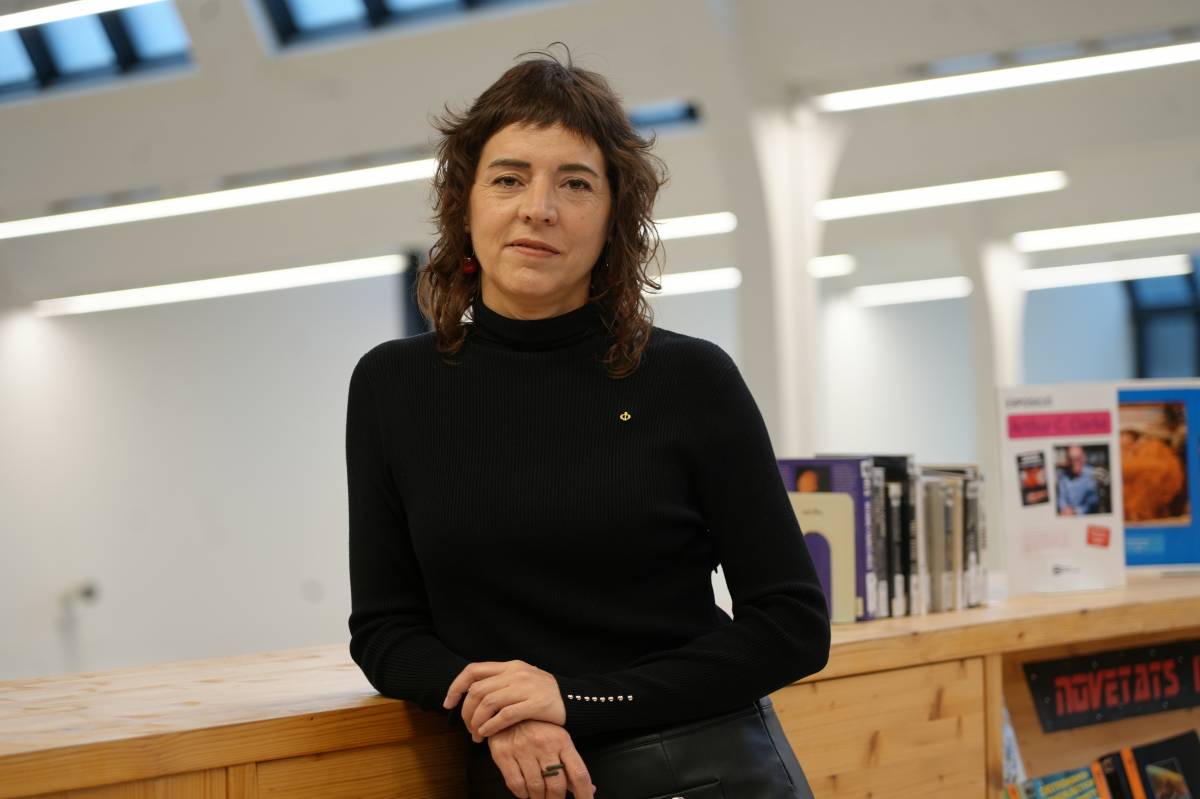 L'escriptora Núria Cadenes guanya el VII Premi Proa de novel·la amb «Qui salva una vida»