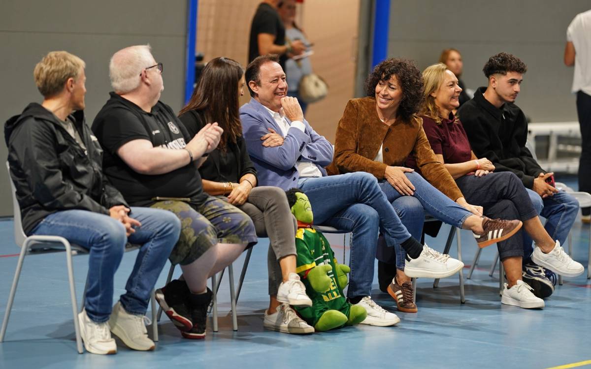 Les autoritats, durant la presentació - CEDIDA Les autoritats, durant la presentació