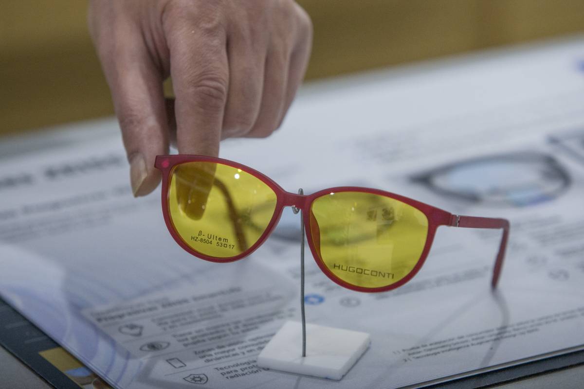 Les ulleres amb filtre de llum blava: moda, placebo o protecció real?