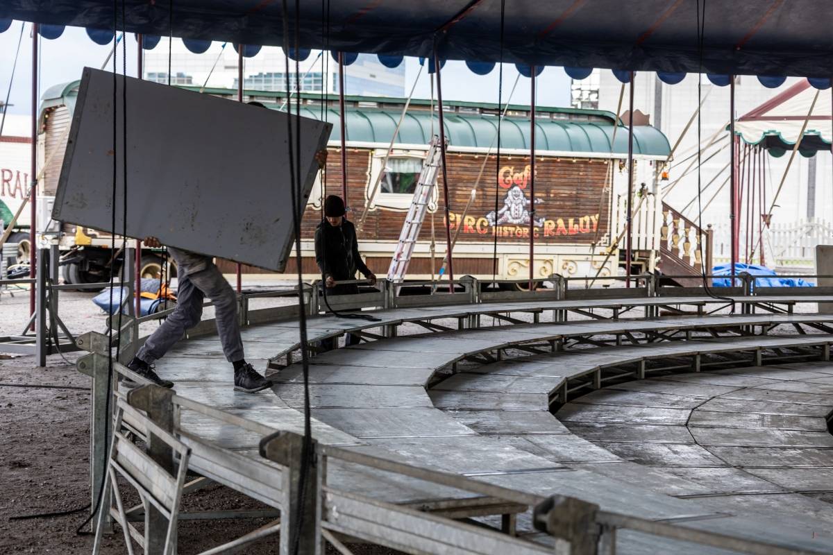 Muntatge del Circ Raluy - Juanma Peláez Muntatge del Circ Raluy