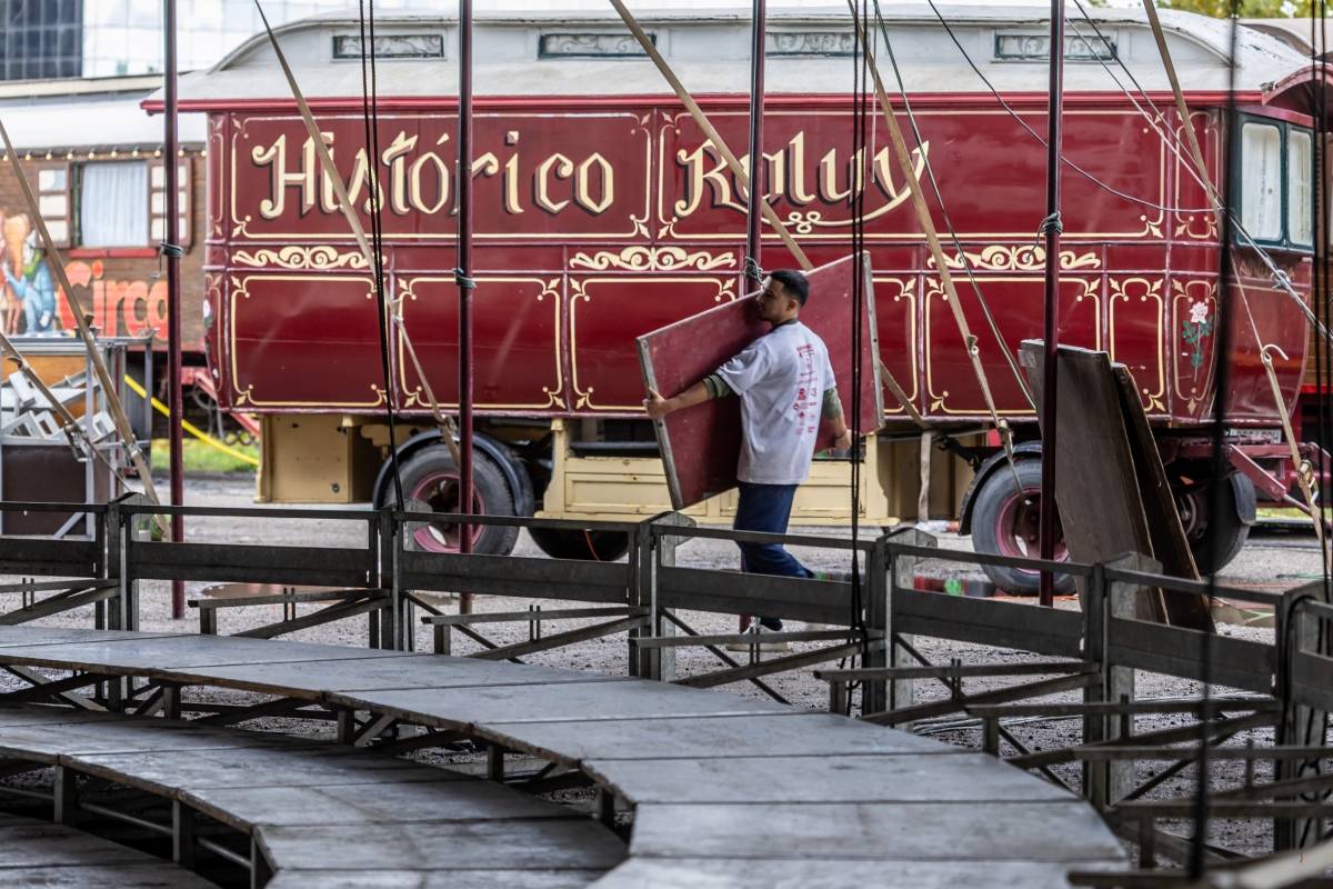 Muntatge del Circ Raluy - Juanma Peláez Muntatge del Circ Raluy