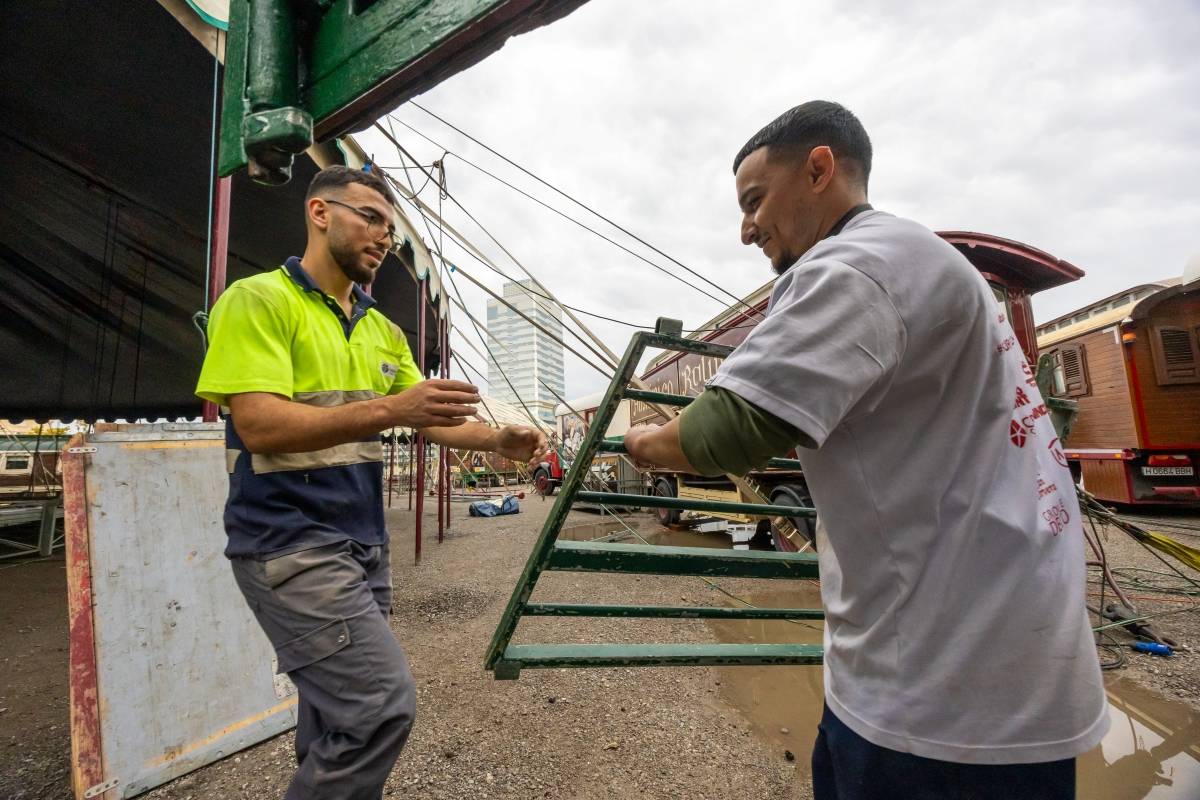 Muntatge del Circ Raluy - Juanma Peláez Muntatge del Circ Raluy