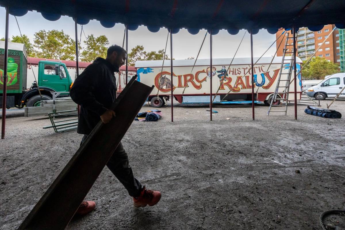 Muntatge del Circ Raluy - Juanma Peláez Muntatge del Circ Raluy