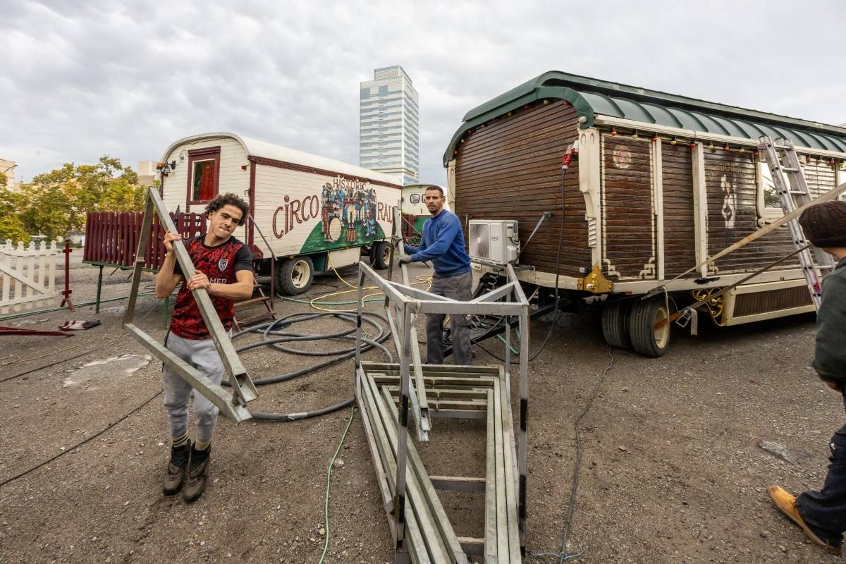 Muntatge del Circ Raluy - Juanma Peláez Muntatge del Circ Raluy
