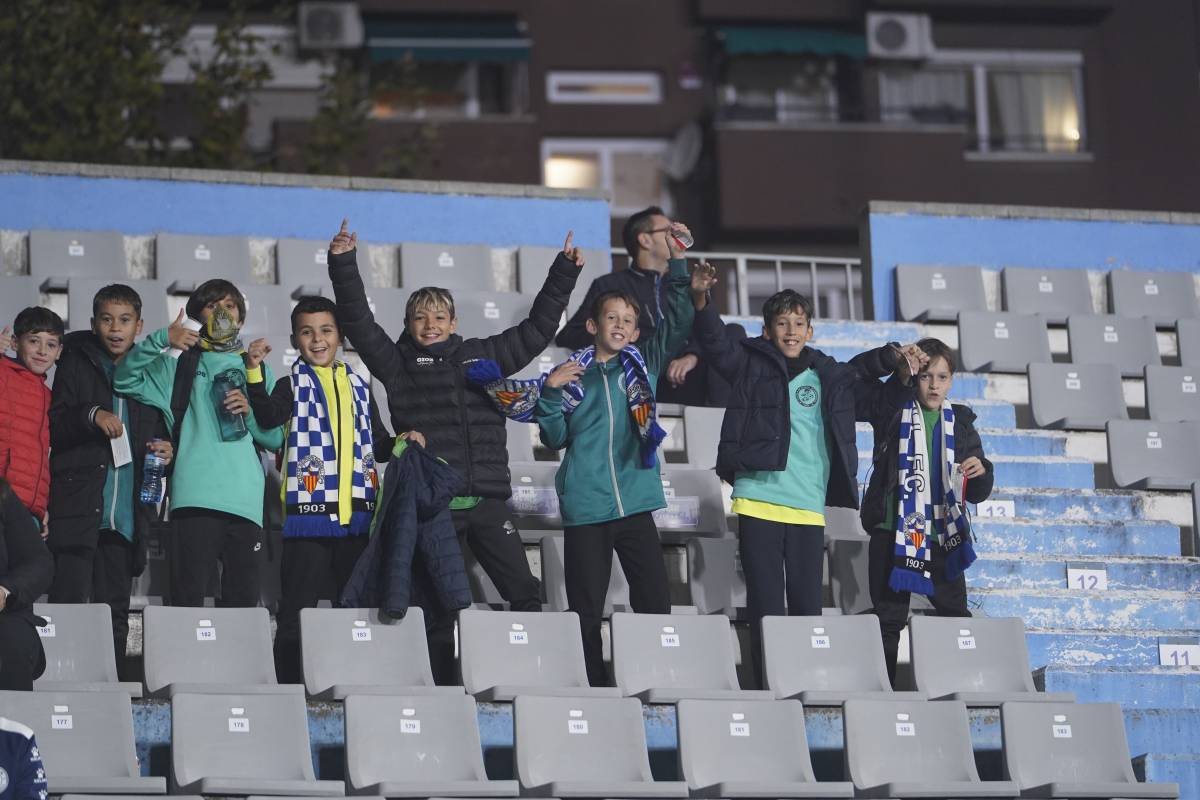 FOTOS | Els clubs de la ciutat, amb el CE Sabadell en el duel davant del Tarazona