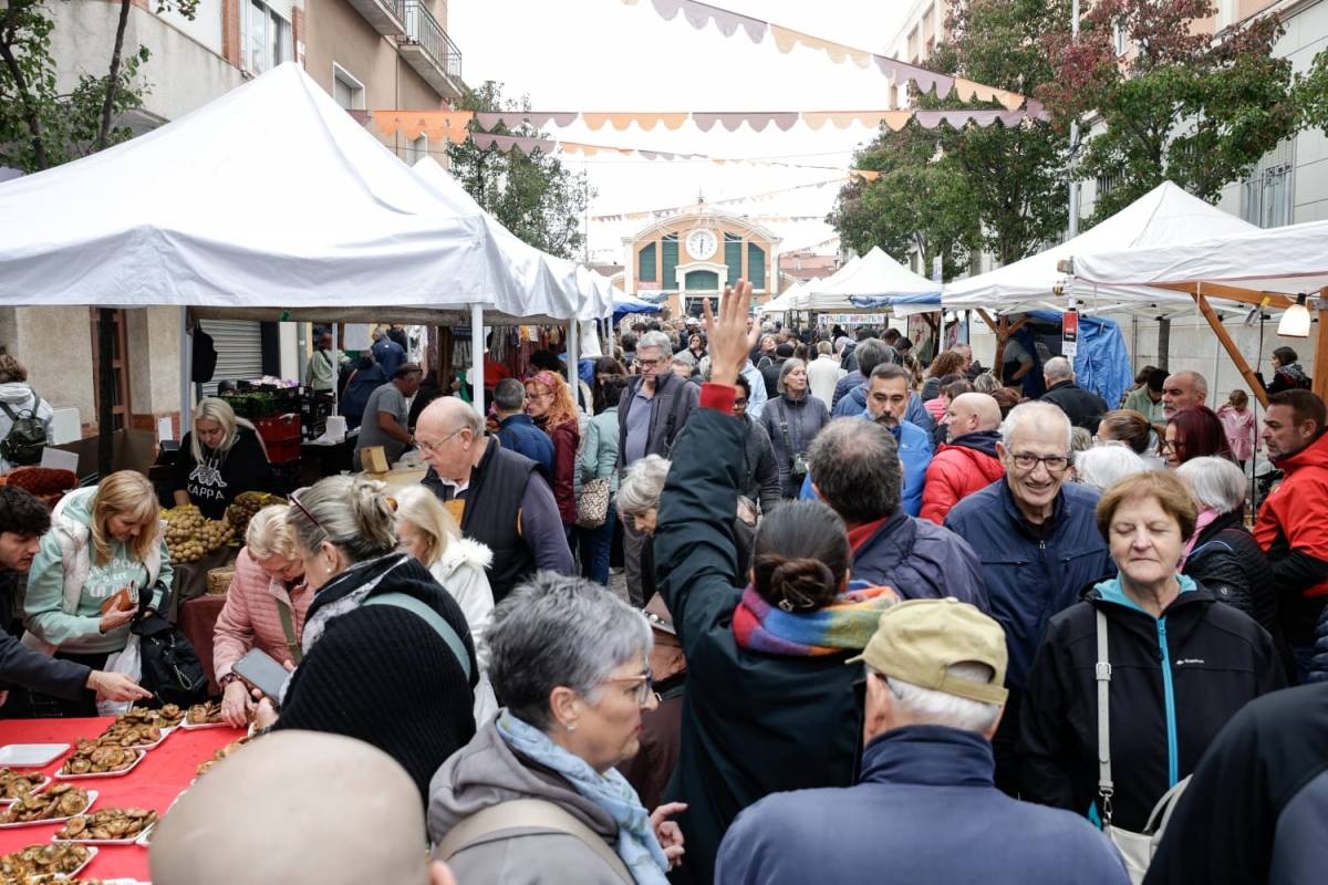 El carrer Ample s'ha quedat estret per a acollir tanta gent a la Fira del Bolet de Terrassa - Lluís Clotet