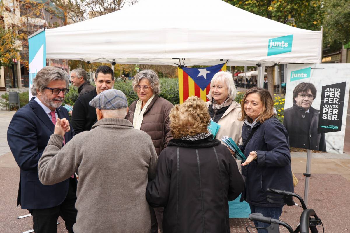 L`estand de Junts a Sabadell - VÍCTOR CASTILLO L`estand de Junts a Sabadell