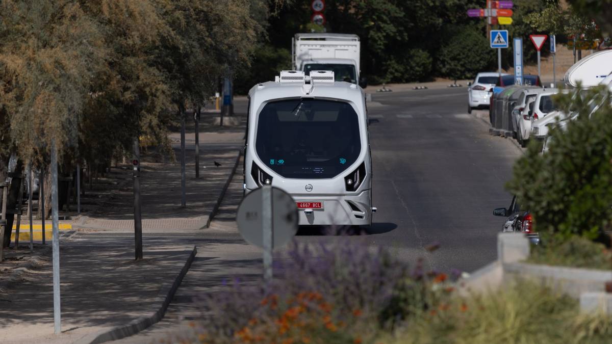 Com de prop estan els busos sense conductor (i els cotxes) de circular amb normalitat a Barcelona?