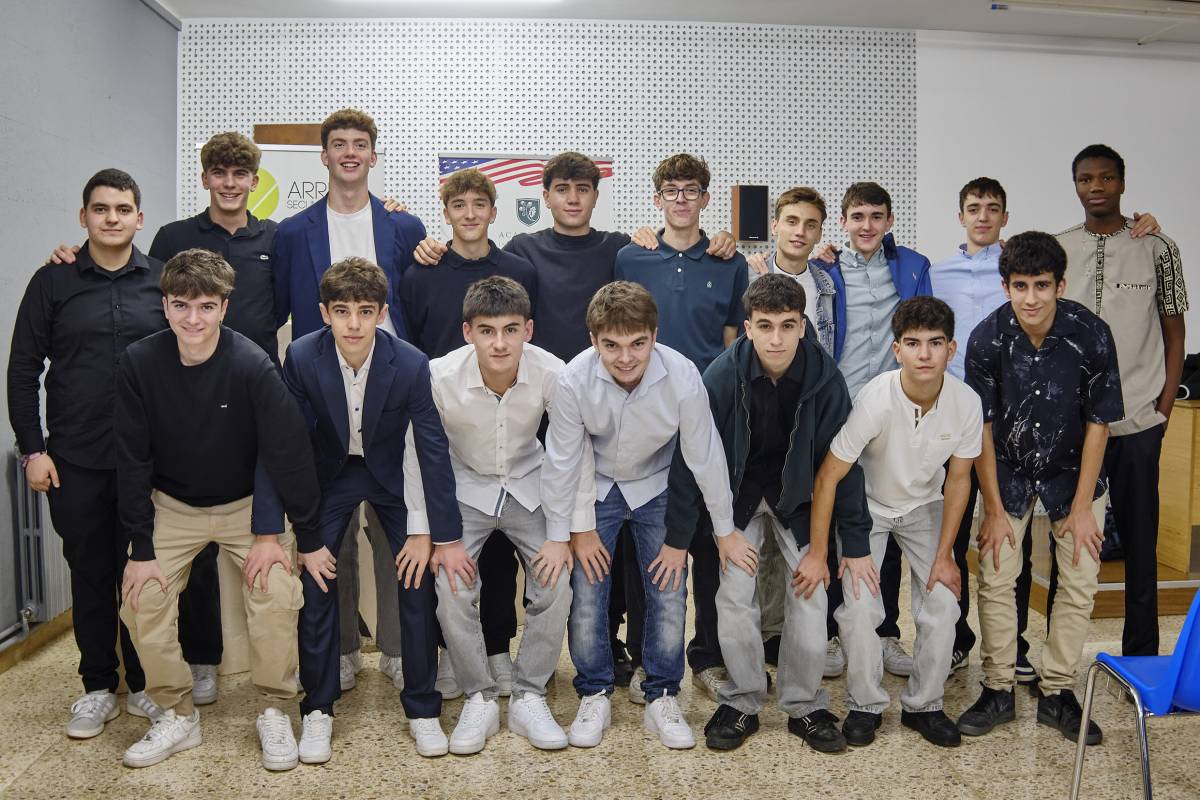 Alumnat dels Treballs de Recerca a l`Escola Arrels - Alumnat dels Treballs de Recerca a l`Escola Arrels