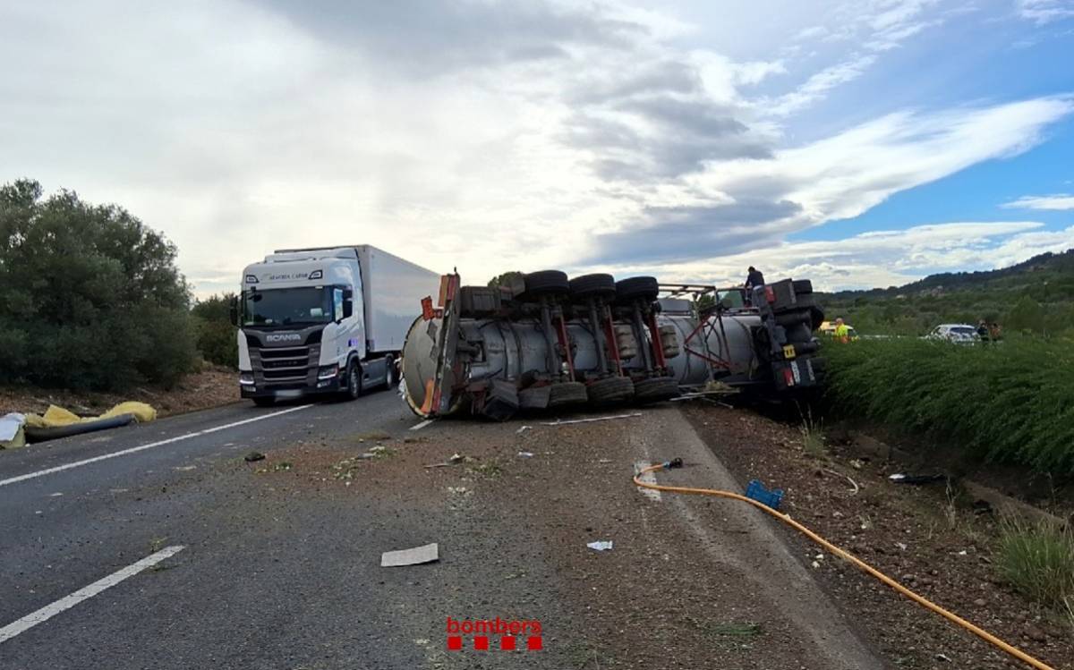 El tall a l'AP-7 per retirar un camió cisterna ha provocat 10 quilòmetres de cua a l'Aldea este diumenge