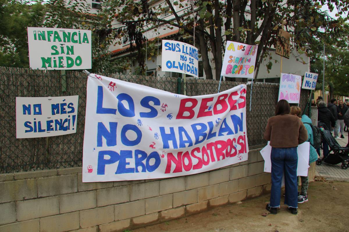 Manifestació a Palau-solità contra l`escola bressol