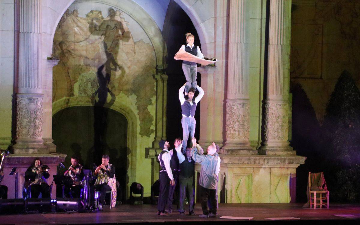Imatge de l'espectacle inaugural de l'Any Gaudí celebrat al santuari de Misericòrdia de Reus - Eloi Tost / ACN