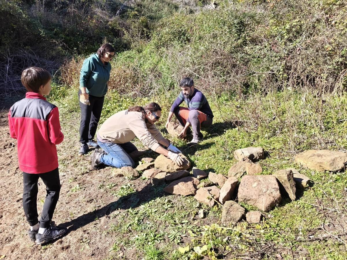 Jornada de voluntariat ambiental a la bassa del Miracle  - Samara Natura 