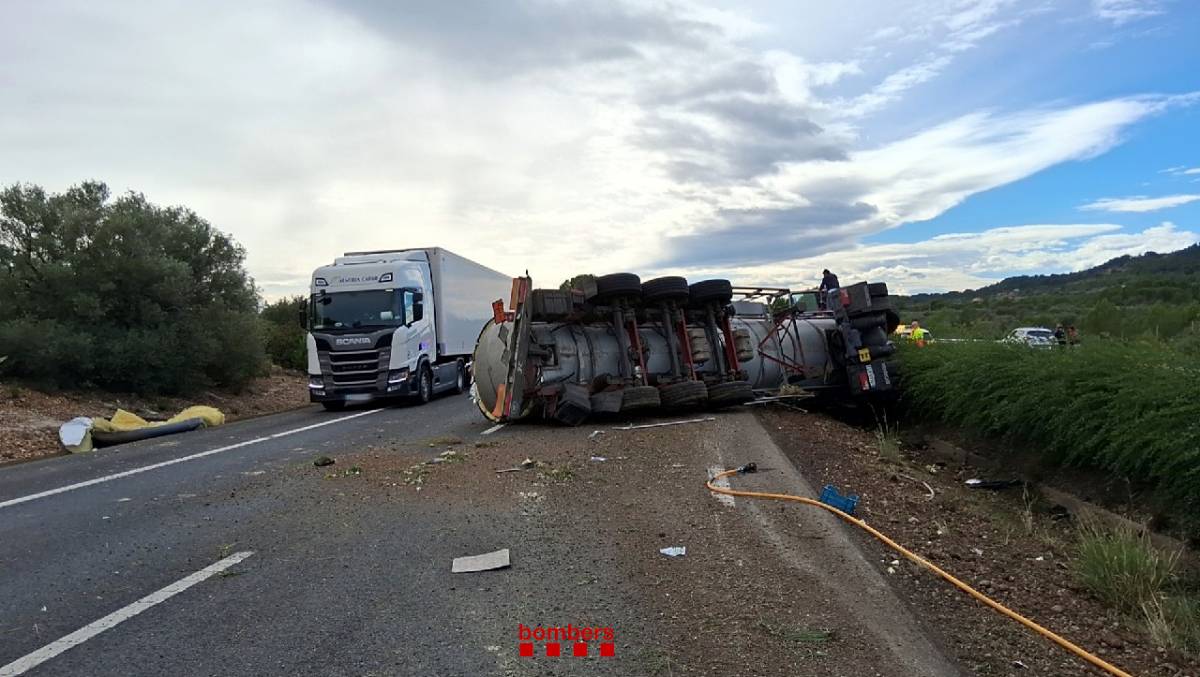 El camió bolcat a l'AP-7 durant 33 hores tenia documentació de les mercaderies falsa