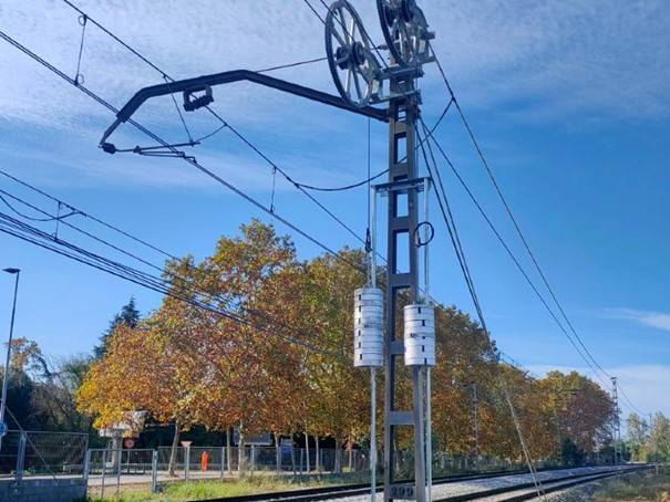 FGC licita nous treballs per reforçar la catenària al Vallès